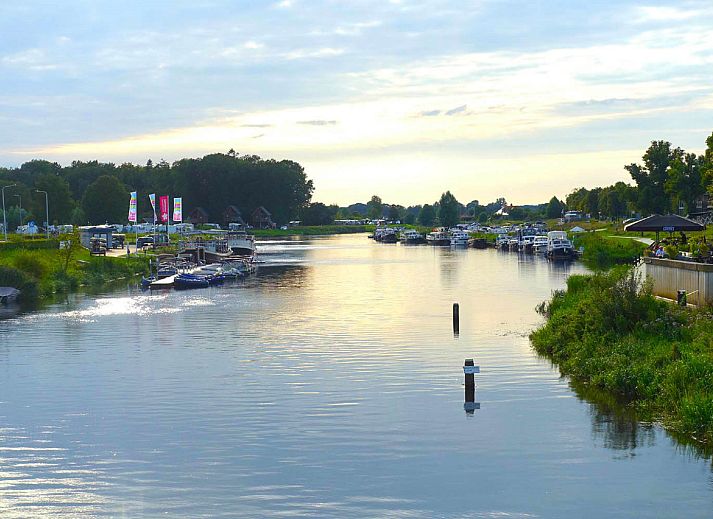 Ruime tuin bij OV677 vakantiehuis in Lemele, Vechtstreek.