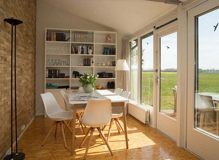 Geniet van het uitzicht op de velden vanuit Vakantiehuisje in Stegeren in de Vechtstreek, Overijssel.