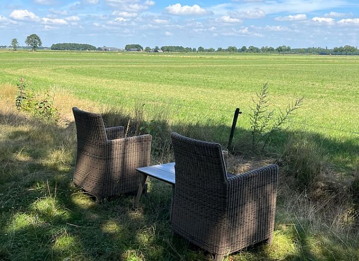 Gezellige buitenruimte bij Vakantiehuisje in Stegeren, perfect voor een ontspannen verblijf in Overijssel.