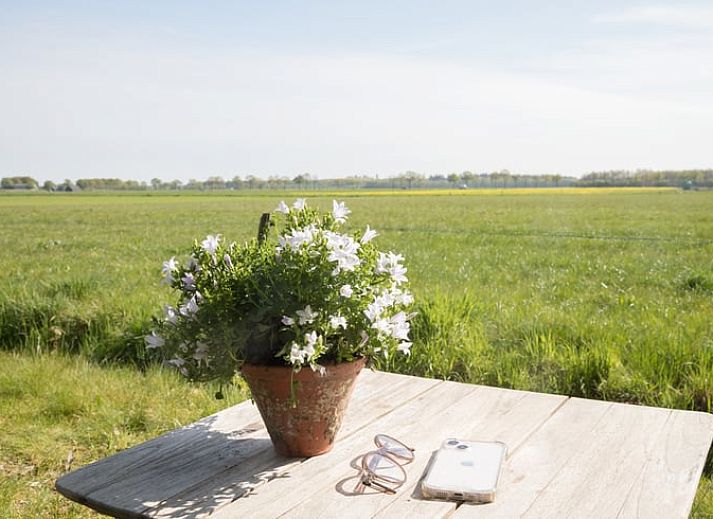 Gezellige buitenruimte bij Vakantiehuisje in Stegeren, perfect voor een ontspannen verblijf in Overijssel.