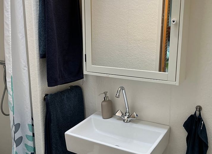 Comfortabele woonkamer in Vakantiehuisje in Stegeren, ideaal voor ontspanning in de Vechtstreek, Overijssel.