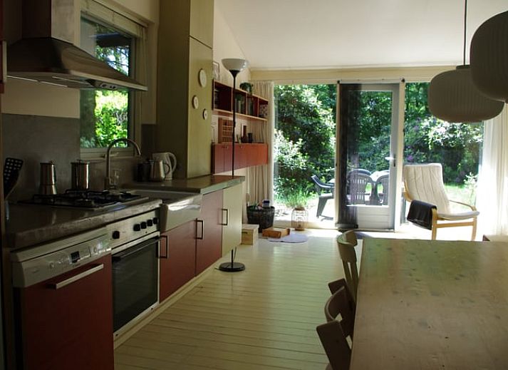 Zonnig terras bij Huisje in Stegeren, vakantiehuis in Vechtstreek, Overijssel.