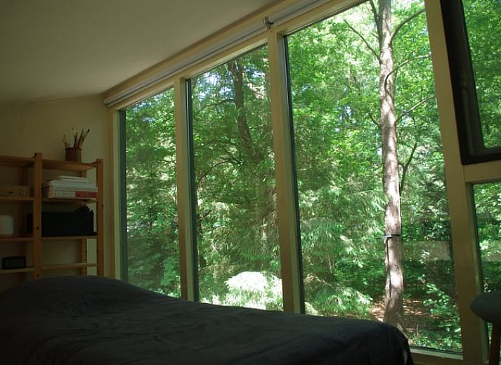 Tuin met trampoline bij Huisje in Stegeren, vakantiehuis in Vechtstreek, Overijssel.