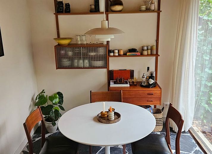 Buitenterras van Vakantiehuisje in Stegeren, omringd door natuur in Vechtstreek, Overijssel.