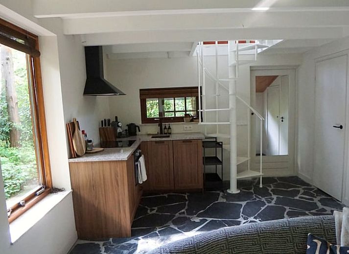 Knusse zithoek met houtkachel in Vakantiehuisje in Stegeren, Vechtstreek, Overijssel.