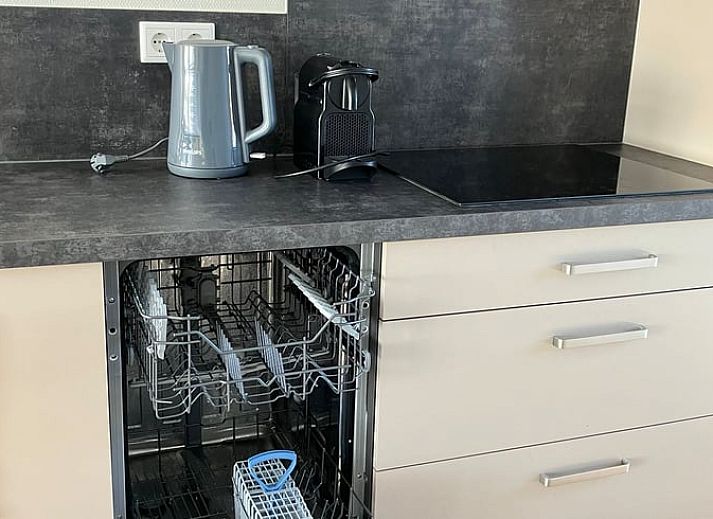 Stylish entrance to Huisje in Bruchterveld, vacation accommodation in Overijssel.