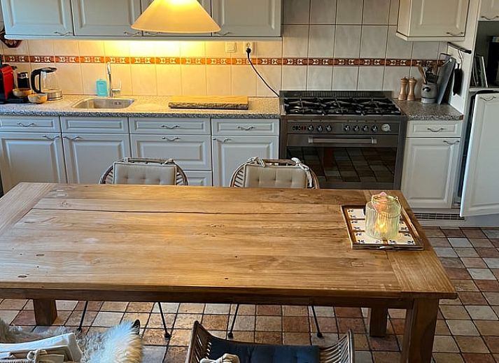 Rustiek Vakantiehuisje in Den Velde omgeven door groen in de Vechtstreek, Overijssel, met charmant terras en weelderige tuin.