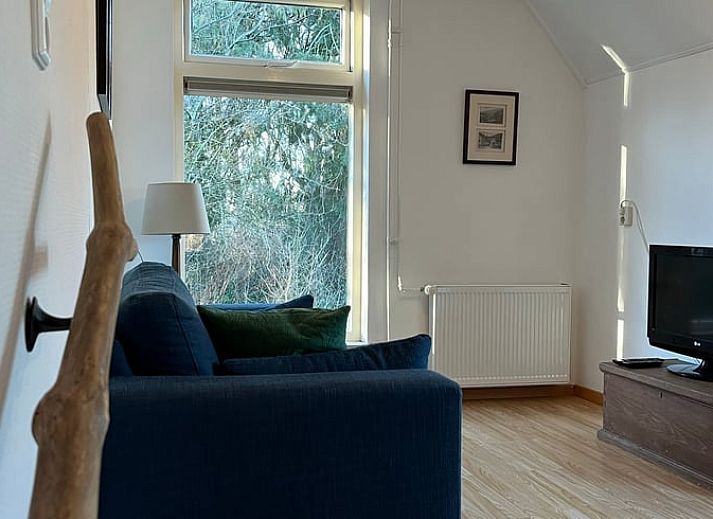 Gezellige eetruimte in Vakantiehuisje in Den Velde, Overijssel, met uitzicht op de Vechtstreek en een warme, landelijke sfeer.