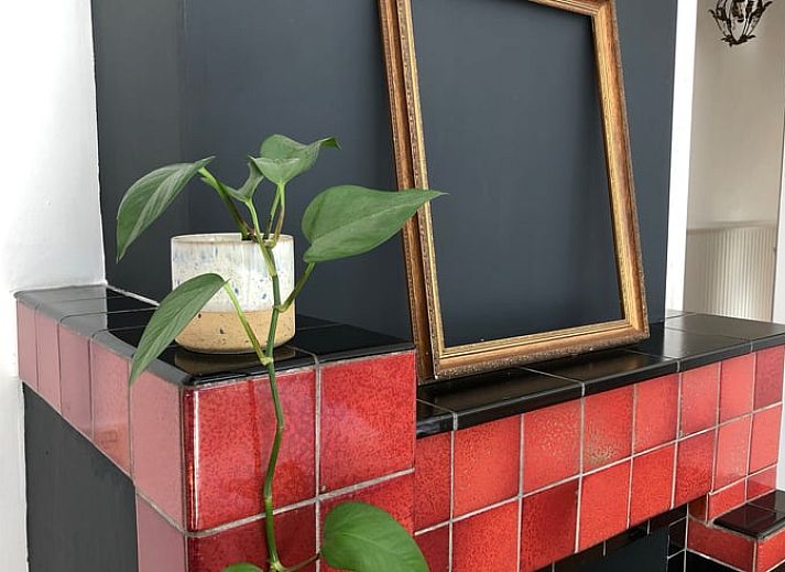 Gezellige houtkachel in Vakantiehuisje in Den Velde, Vechtstreek, Overijssel, biedt warme sfeer in de knusse binnenruimte van het vakantiehuis.