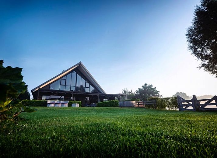 Vacation home in Hoonhorst with modern architecture in the Vecht region, Overijssel.