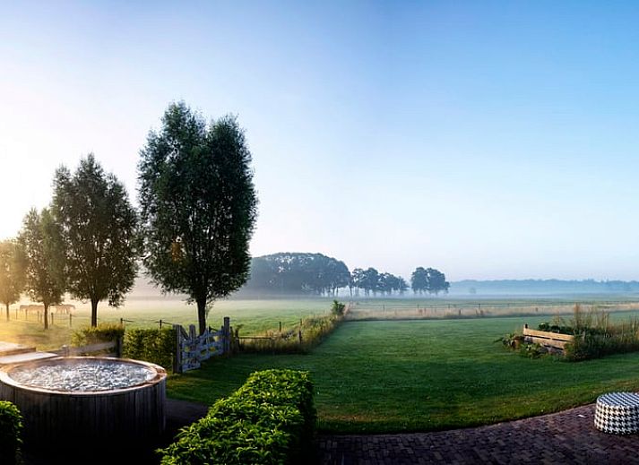 Vacation home in Hoonhorst with modern architecture in the Vecht region, Overijssel.