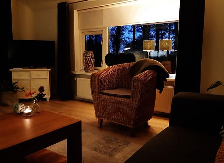 Ferienhaus in Lemelerveld mit Blick auf gruene Felder und Schafe, perfekte Lage in der Region Vecht, Overijssel.