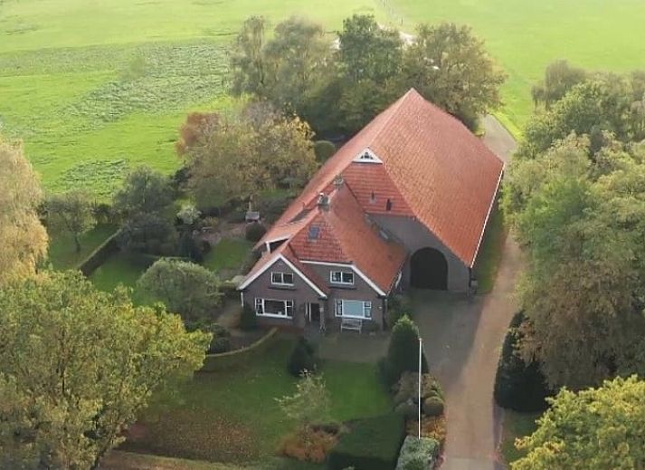 Aerial photo of Holiday cottage in Kloosterhaar, surrounded by lush nature in the Vecht region, Overijssel, ideal for a restful vacation.