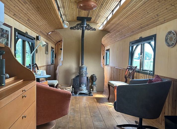 Huisje in Punthorst, vakantiehuis in Vechtstreek, Overijssel met terras aan het water.