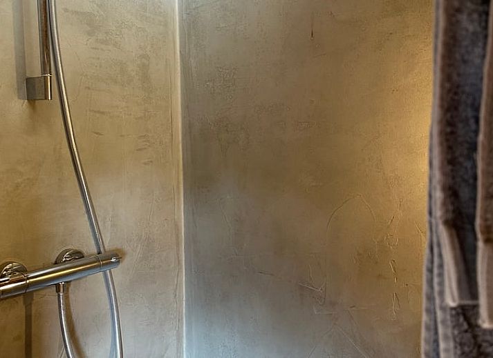 Gezellige binnenruimte van Huisje in Punthorst, vakantiehuis in Vechtstreek, Overijssel met houtkachel.