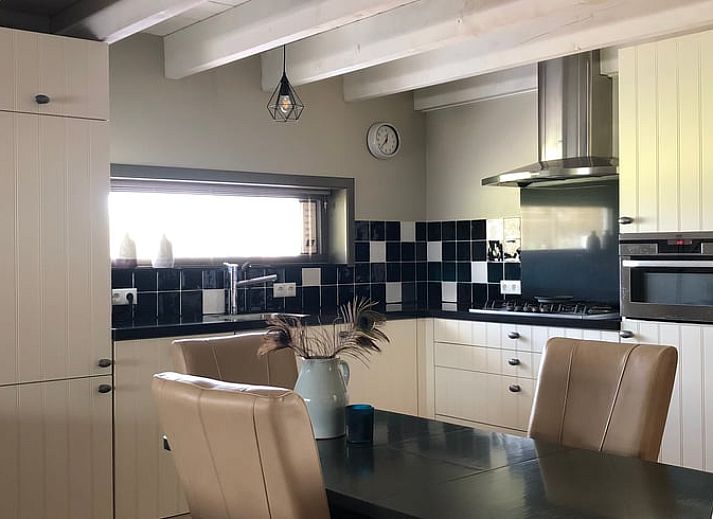 Vakantiehuisje in Vinkenbuurt met uitzicht op groene velden, Vechtstreek, Overijssel.