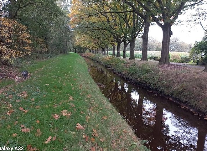 Charmant vakantiehuis in Brucht, Vechtstreek, Overijssel met traditionele houten gevel.