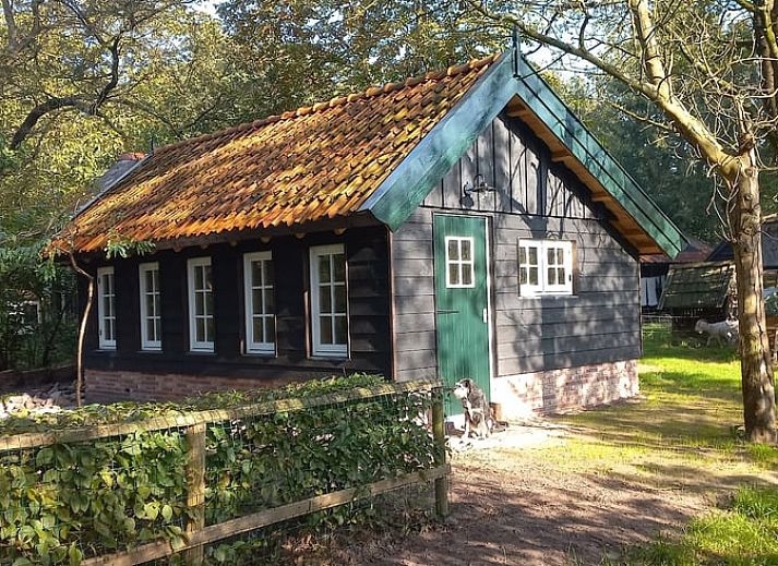 Charmant vakantiehuis in Brucht, Vechtstreek, Overijssel met traditionele houten gevel.