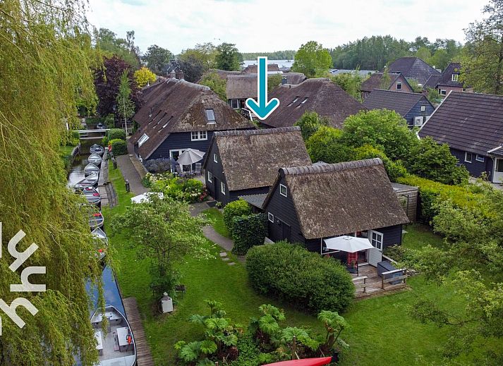 Helles Wohnzimmer des Ferienhauses OV269 in Giethoorn, Nordwest Overijssel, mit moderner Einrichtung.