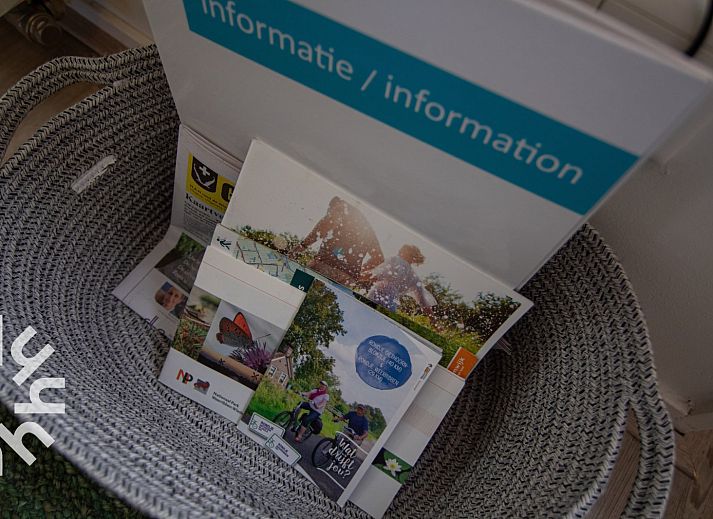 Gemuetliches Schlafzimmer im Ferienhaus OV269 in Giethoorn, Nordwest Overijssel, mit stimmungsvoller Beleuchtung.