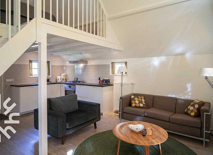 Kanus und Boote im Ferienhaus OV269 in Giethoorn, Nordwest Overijssel, umgeben von Natur.