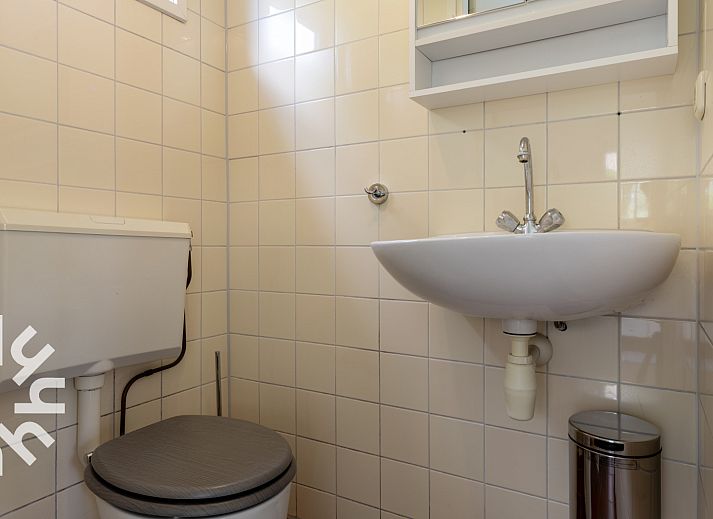 OV270 vakantiehuis in Giethoorn met rieten dak en terras in groene omgeving, Noordwest Overijssel, Overijssel.