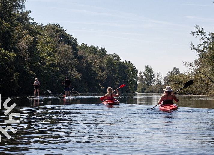 Pittoreske grachten in Giethoorn nabij OV270 vakantiehuis, ideaal voor een ontspannen verblijf in Noordwest Overijssel.