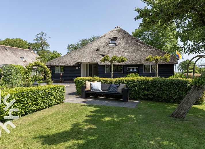 Guest house 5501110 • Holiday property Noordwest Overijssel • 8 tot 10 persoons woonboerderij in hartje Giethoorn met
