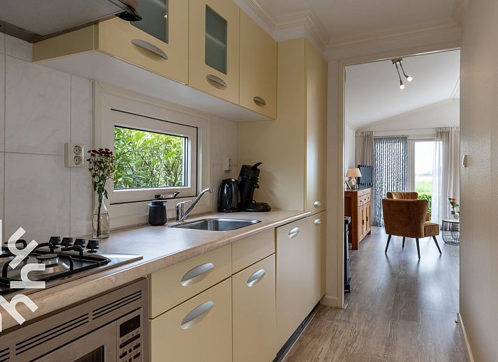 Vakantiehuis OV534 in Giethoorn, Noordwest Overijssel, omgeven door groene natuur en waterwegen.