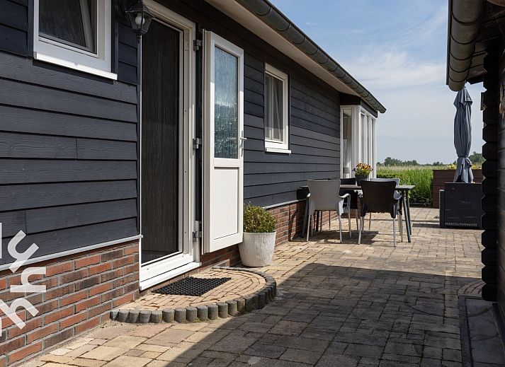 Boottocht op de grachten van Giethoorn, nabij vakantiehuis OV534 in Noordwest Overijssel.