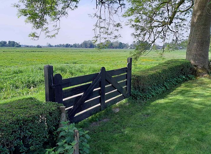 Charming vacation home OV601 with thatched roof in Giethoorn, Northwest Overijssel, surrounded by green nature.