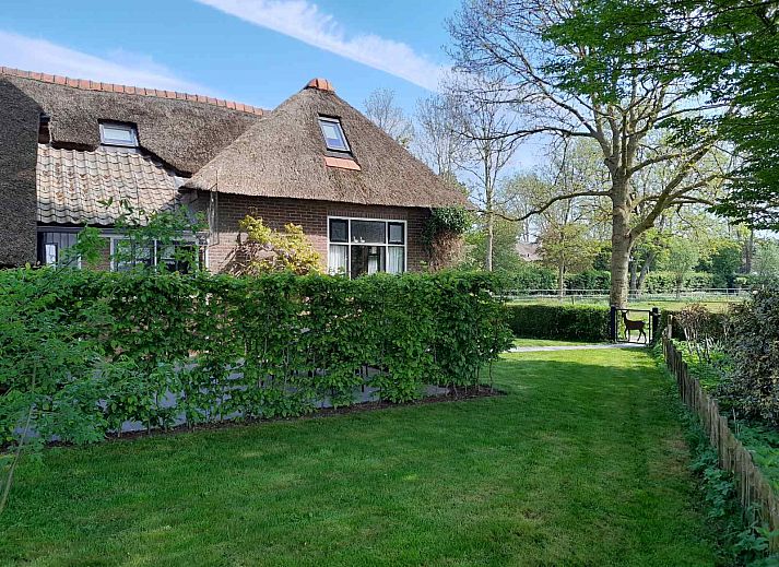 Cozy bedroom in vacation home OV601, Giethoorn, with comfortable beds and natural light.