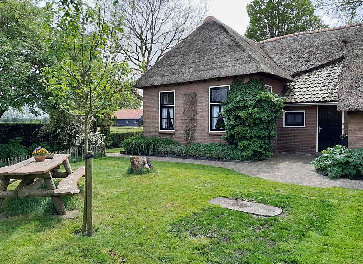 Vacation home OV602 in Giethoorn with thatched roof and green garden in Northwest Overijssel, Overijssel.