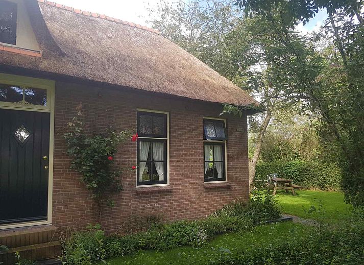 Vacation home OV602 in Giethoorn with thatched roof and green garden in Northwest Overijssel, Overijssel.