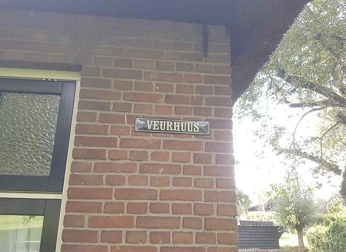 Cozy indoor area of vacation home OV602 in Giethoorn with modern kitchen and dining table.