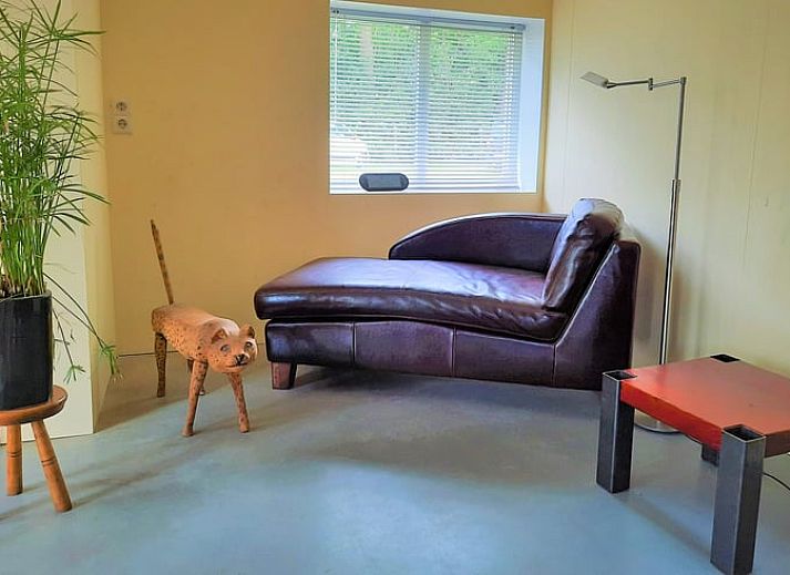 Enjoy a relaxing evening in the Jacuzzi at Huisje in Giethoorn, a cozy vacation home in Northwest Overijssel, Overijssel.