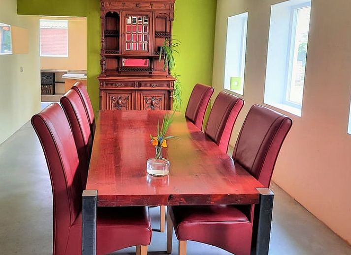 Enjoy a relaxing evening in the Jacuzzi at Huisje in Giethoorn, a cozy vacation home in Northwest Overijssel, Overijssel.