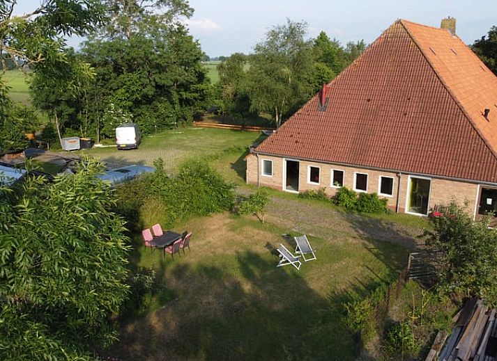 Enjoy a relaxing evening in the Jacuzzi at Huisje in Giethoorn, a cozy vacation home in Northwest Overijssel, Overijssel.