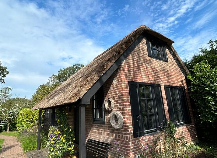 Charmantes Ferienhaus mit Reetdach in Giethoorn im Nordwesten von Overijssel.