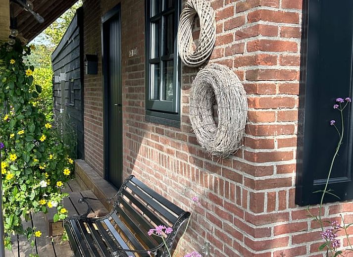 Charmantes Ferienhaus mit Reetdach in Giethoorn im Nordwesten von Overijssel.