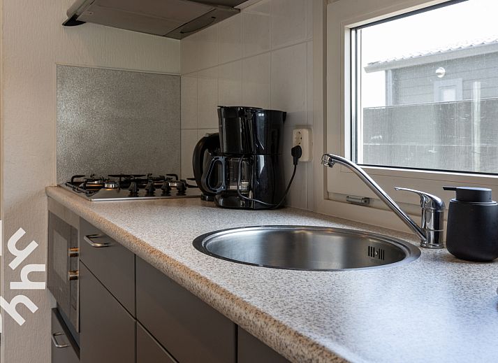 Moderne Kueche im Ferienhaus OV535 in Giethoorn, komplett ausgestattet fuer Ihren Komfort in Nordwest Overijssel, Overijssel.