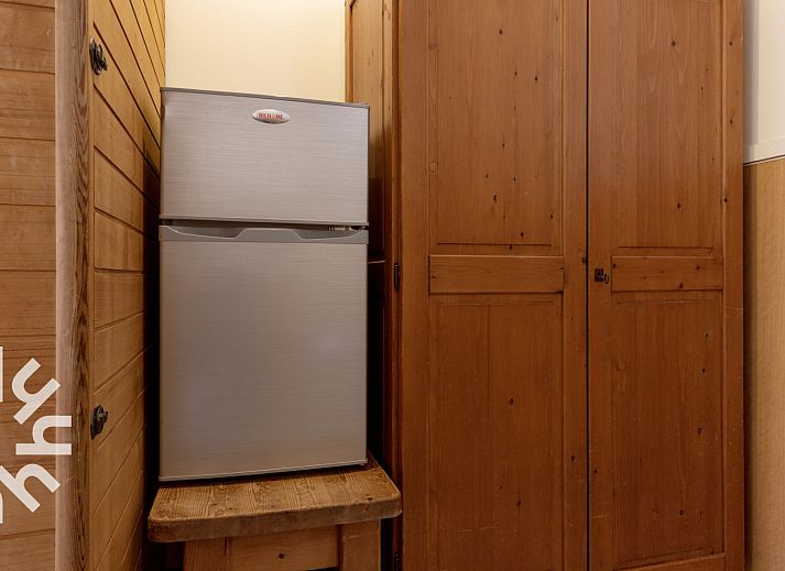 Bedroom of vacation home OV480 in Giethoorn, Northwest Overijssel. Cozy room with comfortable bed and view of nature.