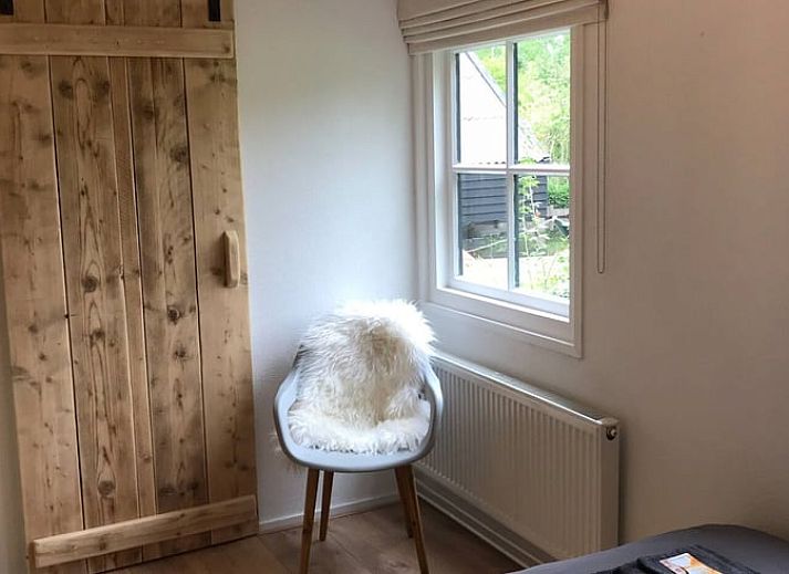 Gemuetliches Aeusseres des Ferienhauses in Giethoorn, gelegen in der gruenen Landschaft von Nordwest Overijssel fuer einen erholsamen Aufenthalt.