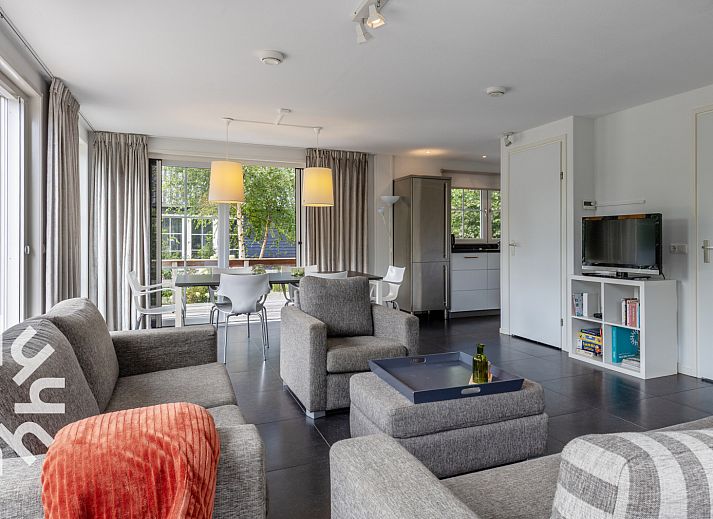 OV688 vacation home in Giethoorn overlooking the water in Northwest Overijssel, ideal for nature lovers.