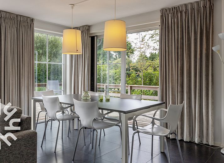 OV688 vacation home in Giethoorn overlooking the water in Northwest Overijssel, ideal for nature lovers.