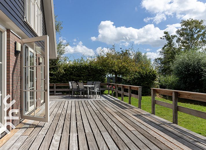 Sleek designer toilet in vacation home OV688, located in picturesque Giethoorn, Northwest Overijssel.