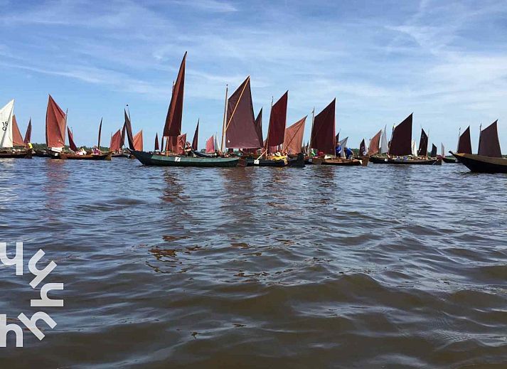 Segelboote auf dem Wasser bei OV117, Ferienhaus in Giethoorn, Nordwest Overijssel.