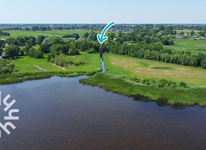 OV465 Ferienhaus in Giethoorn mit Reetdach und Terrasse am Wasser.