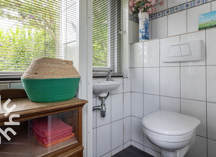 Moderne badkamer in vakantiehuis OV692, Giethoorn, Noordwest Overijssel, Overijssel.