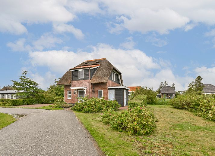Vrijstaande woning in Giethoorn aan het water, vakantiehuis omringd door natuur in Noordwest Overijssel, ideaal voor rust en ontspanning.